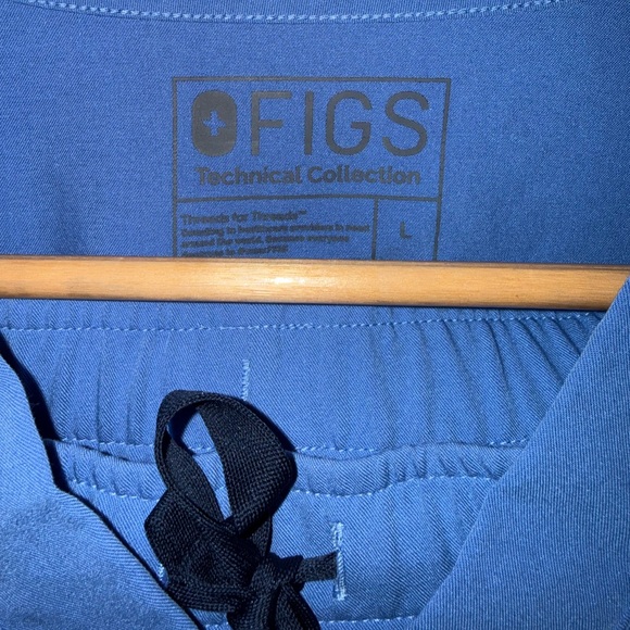 FIGS Ceil Blue Scrub Set | Large | Leon 3-Pocket Top & Zamora Jogger Bottom - Picture 5 of 9